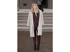 Suki attends Burberry Prors...